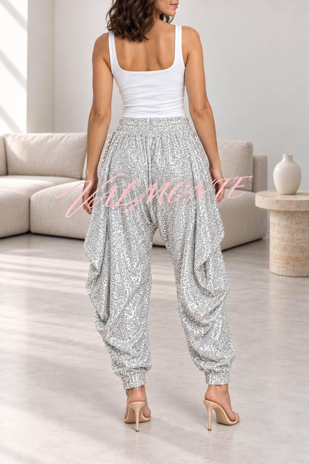 Pantalones harem holgados con cintura elástica y lentejuelas, de estilo tradicional nacional.