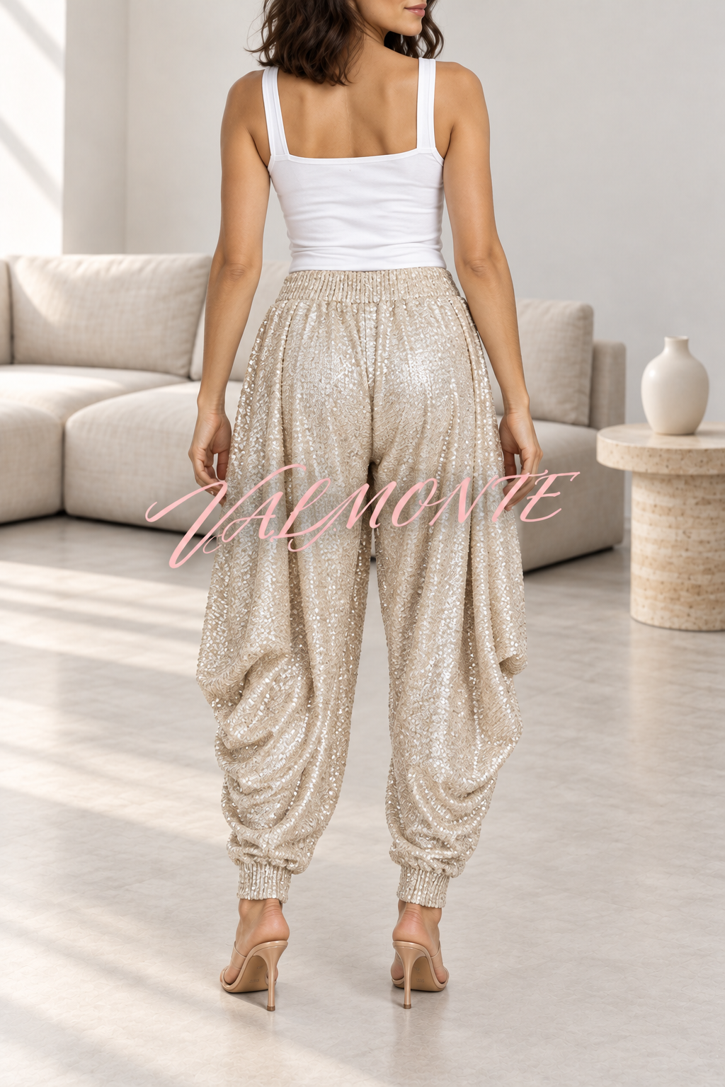 Pantalones harem holgados con cintura elástica y lentejuelas, de estilo tradicional nacional.