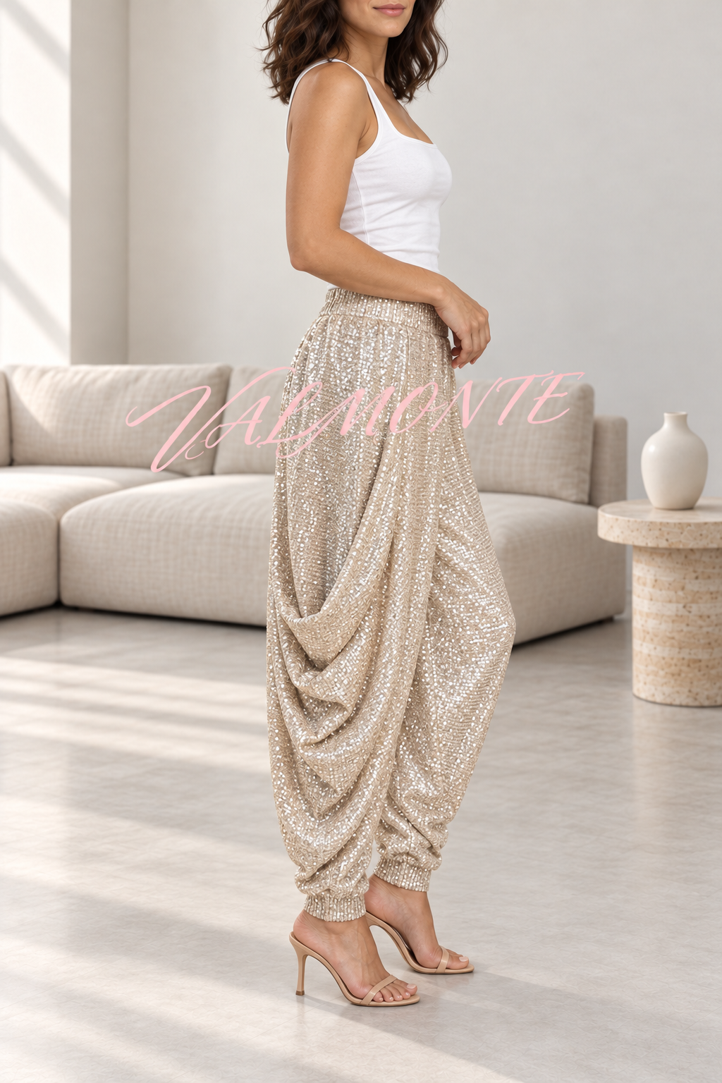 Pantalones harem holgados con cintura elástica y lentejuelas, de estilo tradicional nacional.